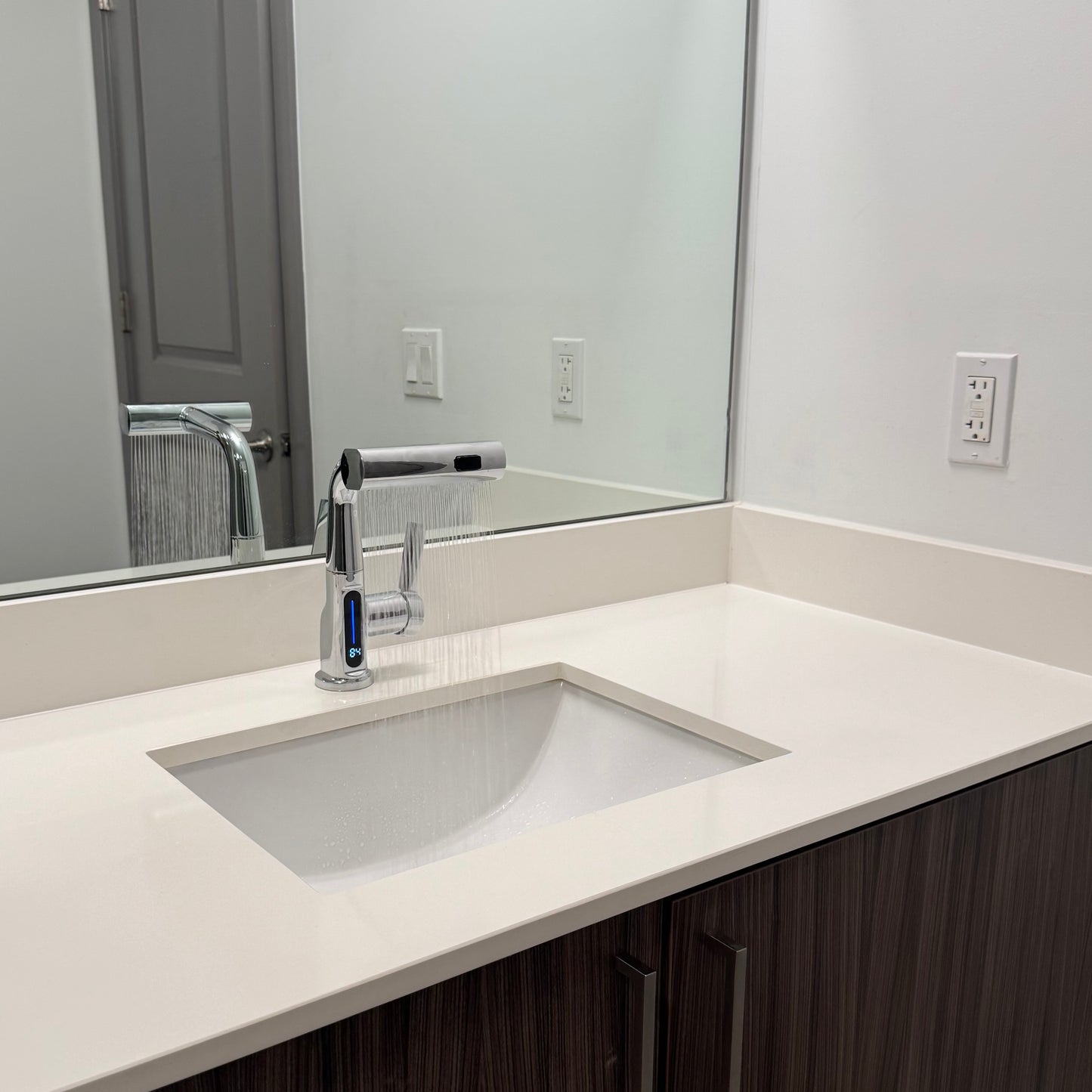 ZenCascade Waterfall & Pull-Out Faucet with Temperature Display in Chrome
